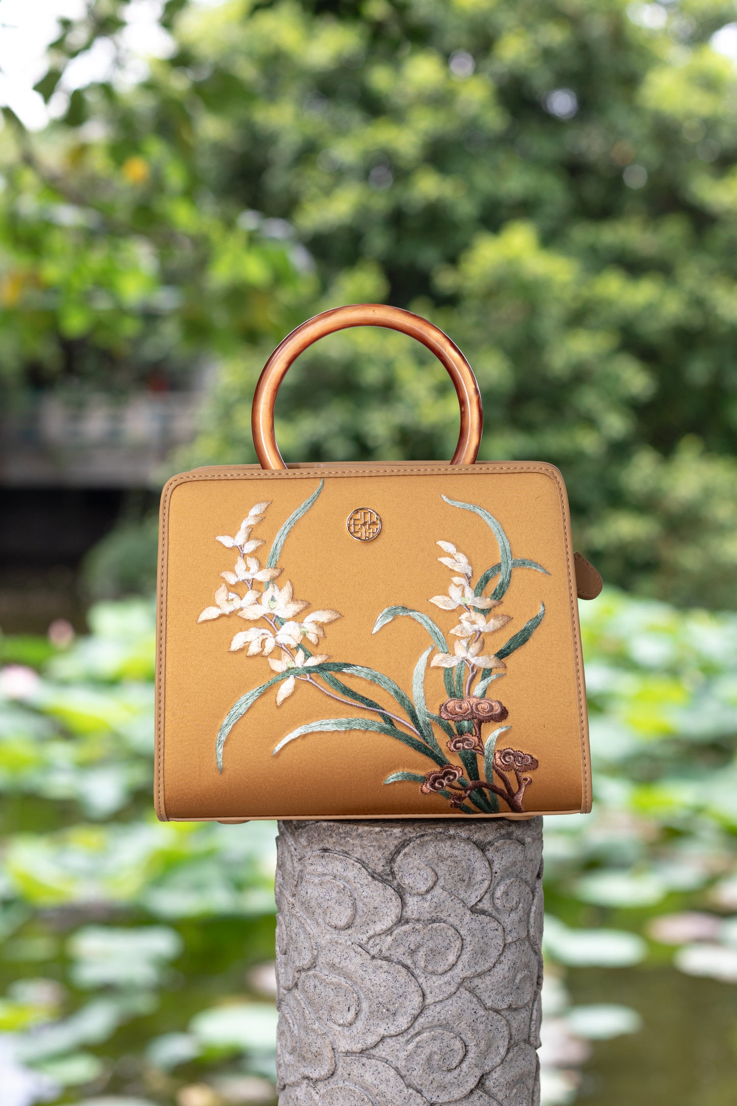 Handcraft Embroidery Silk Orchid Leather Handbag with Pendant