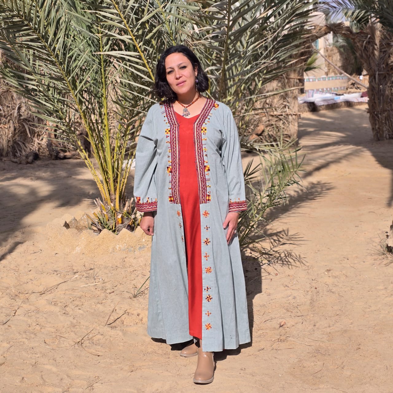 فريدة.   Farida – Embroidered Linen Cardigan